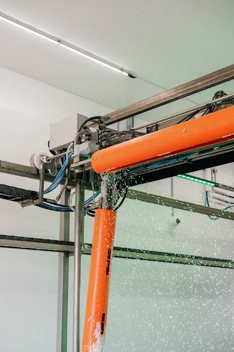 Clementine's Carwash Picture 2