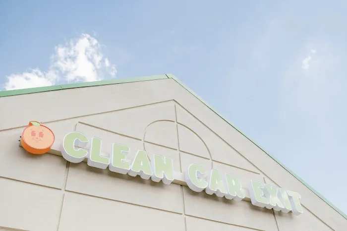 Clementine's Carwash Picture 4