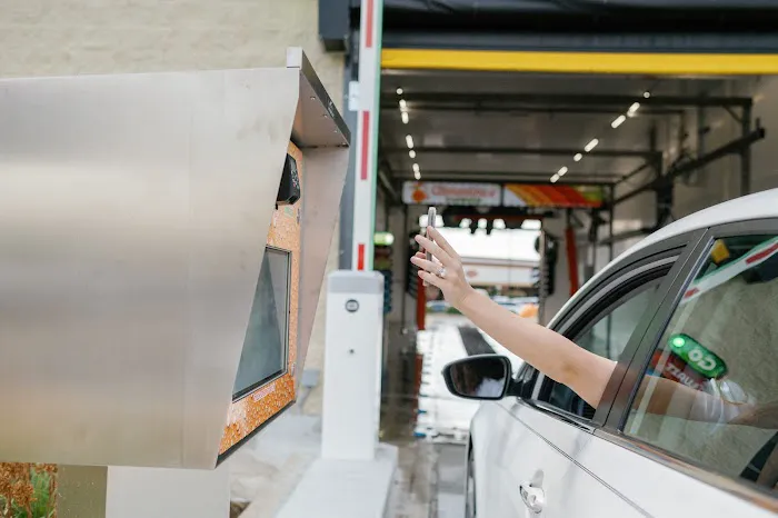 Clementine's Carwash Picture 5