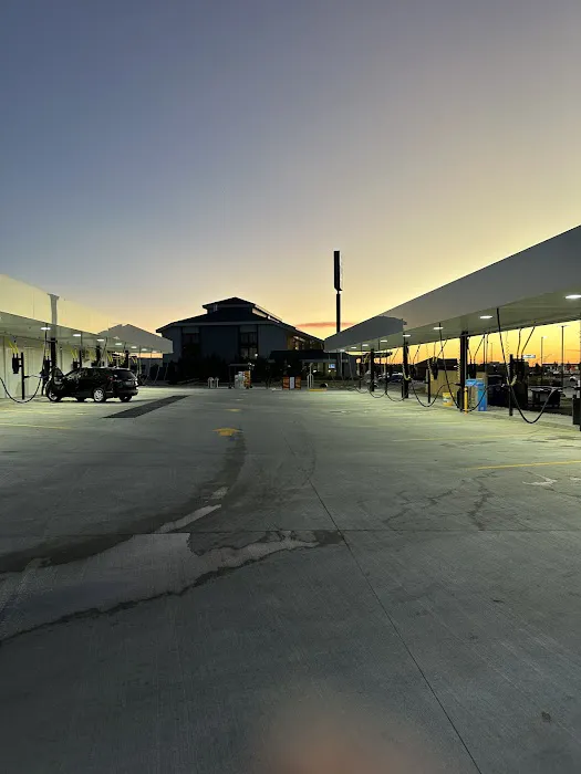 Todd’s Place Express Car Wash Picture 8