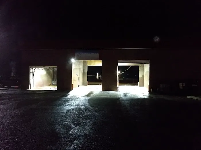 Cardinal car wash Picture 1