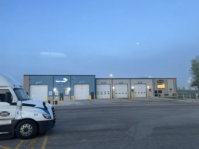 Truck Wash at Love's Travel Stops Picture 7