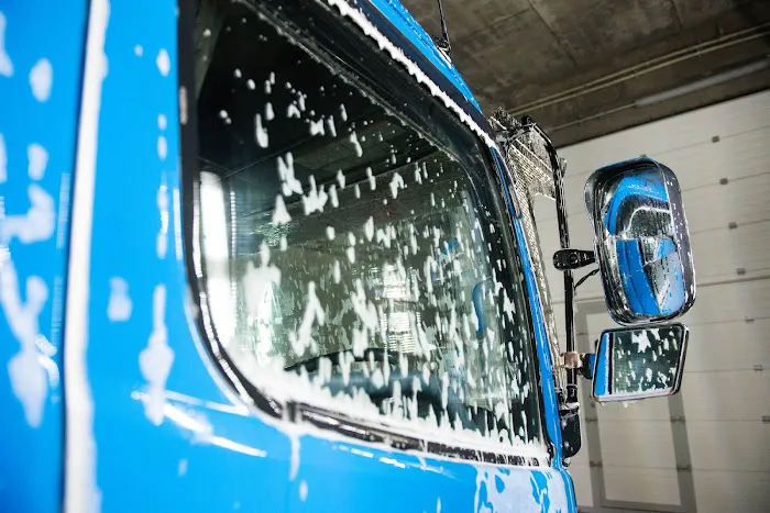 IL Mobile Truck & Trailer Wash Picture 3