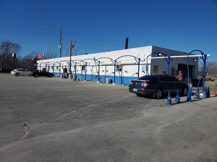 GLO Car Wash Picture 3