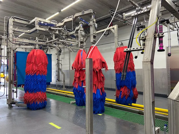 Crew Carwash Picture 5