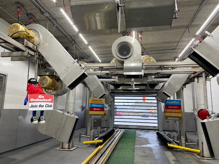 Crew Carwash Picture 10