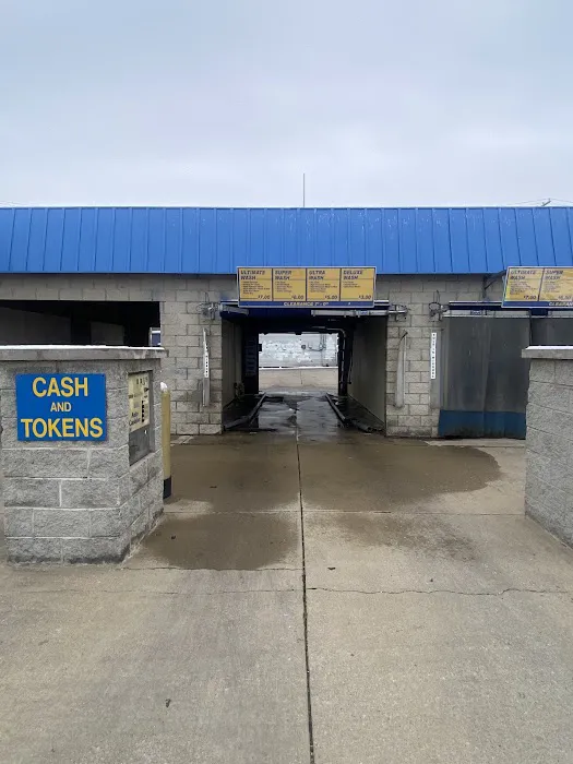 Ducky's Car Wash Picture 3