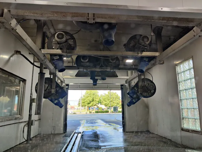 Fuller's Car Wash Picture 1