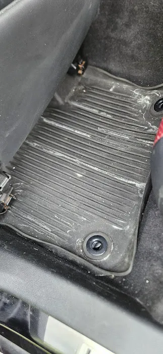 Vic's Express Car Wash & Detail Center Picture 4