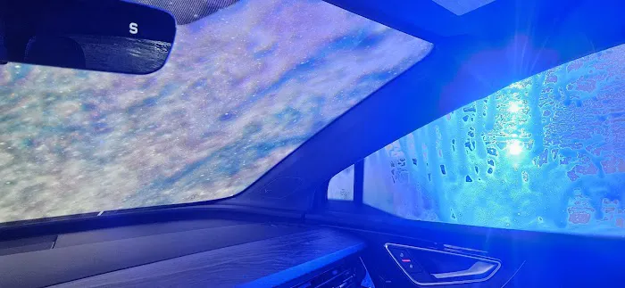 Liquid Sunshine Car Wash - Aurora Picture 1