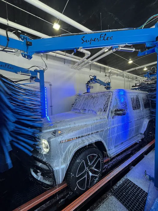 Liquid Sunshine Car Wash - Aurora Picture 3