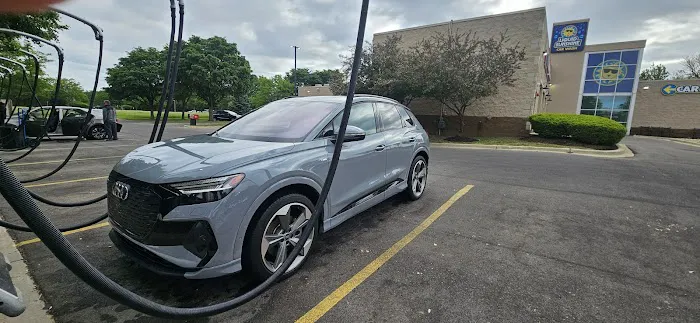 Liquid Sunshine Car Wash - Aurora Picture 2