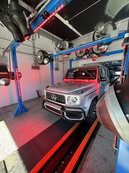 Liquid Sunshine Car Wash - Aurora Picture 4