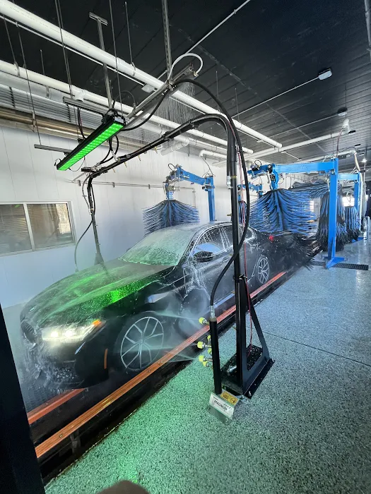 Liquid Sunshine Car Wash - Aurora Picture 10