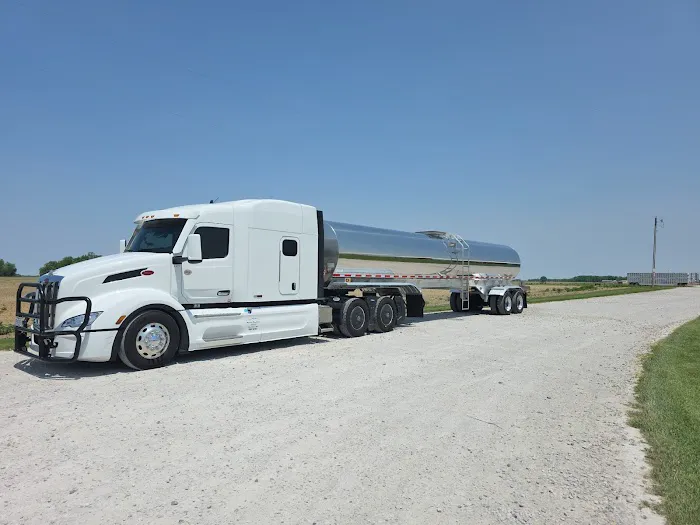 Wabash County Truck Wash Inc. Quick, easy in and out Picture 1