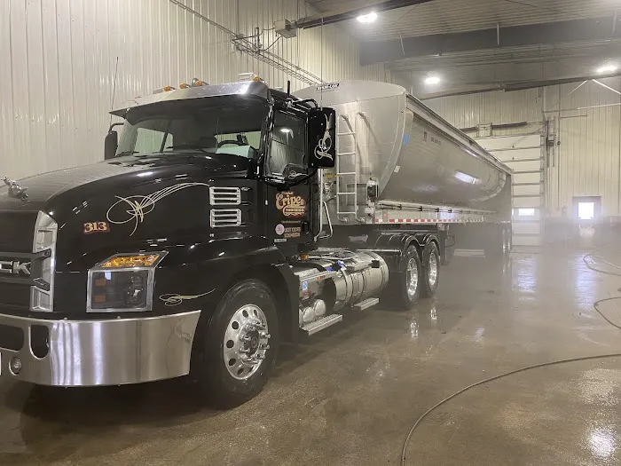 Wabash County Truck Wash Inc. Quick, easy in and out Picture 3