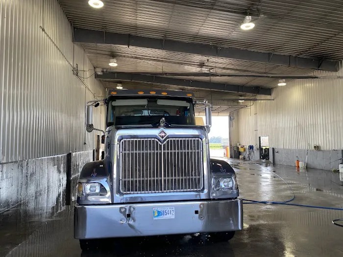 Wabash County Truck Wash Inc. Quick, easy in and out Picture 7