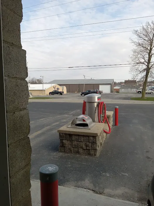 Splash and Dash Car Wash Picture 1