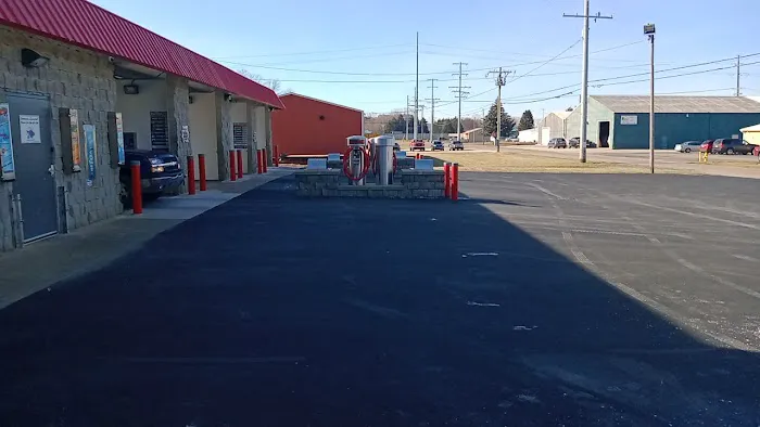 Splash and Dash Car Wash Picture 4