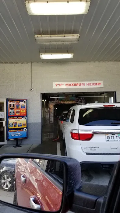 Dave's Express Care Car Wash & Express Grill Picture 7