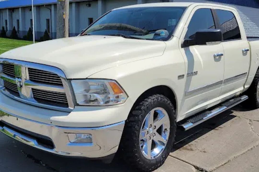 Dave's Express Care Car Wash & Express Grill