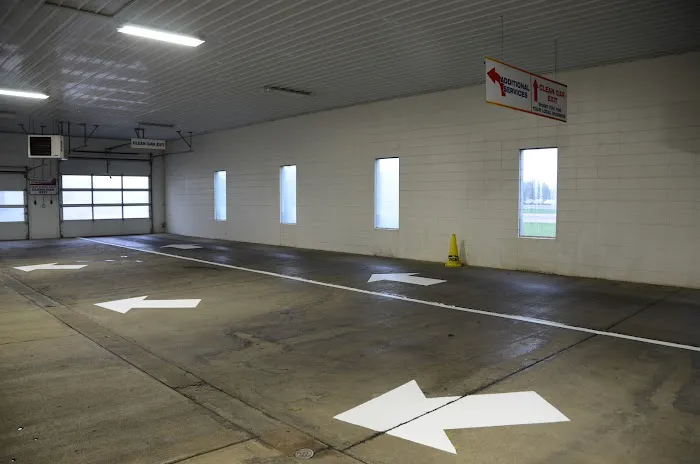 Dave's Express Care Car Wash & Express Grill Picture 10