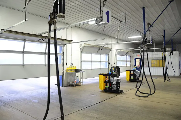 Dave's Express Care Car Wash & Express Grill Picture 9