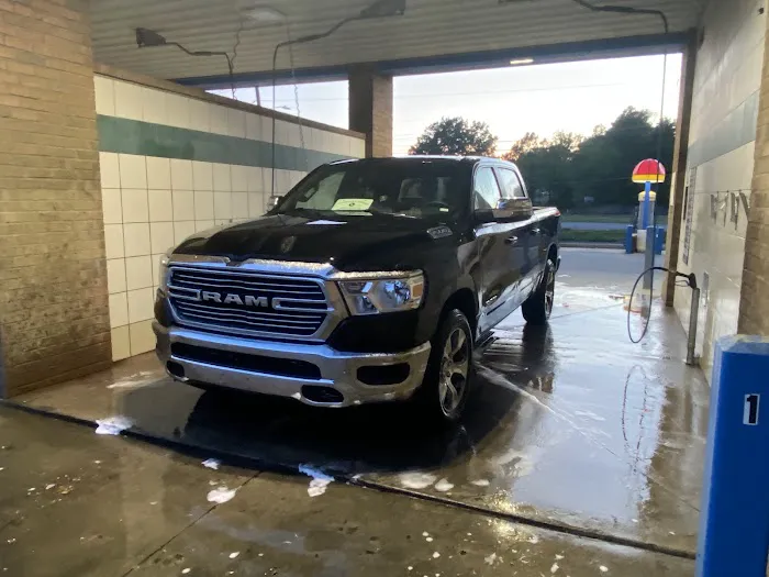 Bud’s Car Wash - Self service & automatic car wash Picture 3