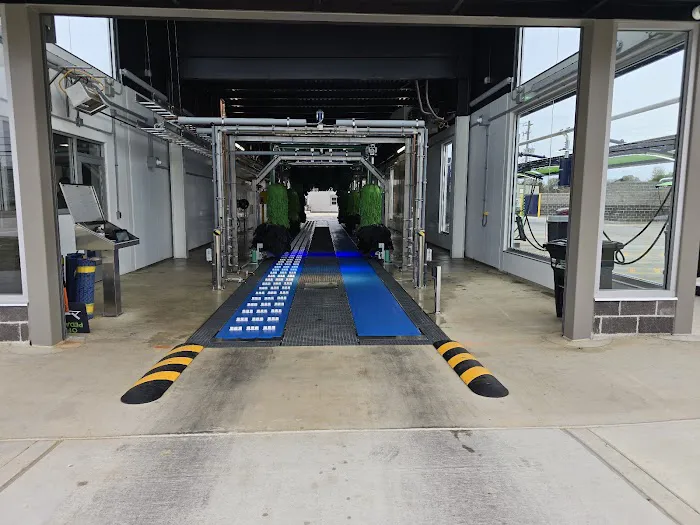 Glide Xpress Car Wash Picture 7