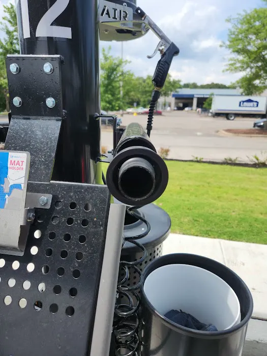 Club Car Wash Picture 4