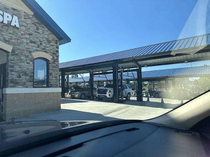 Tidal Wave Auto Spa | Car Wash Picture 3