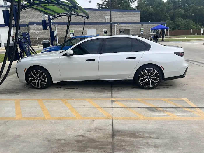 Glide Xpress Car Wash Picture 1