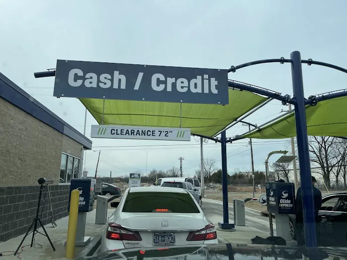 Glide Xpress Car Wash Picture 1