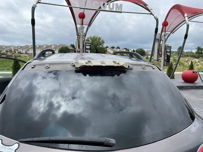 Tommy's Express® Car Wash Picture 4