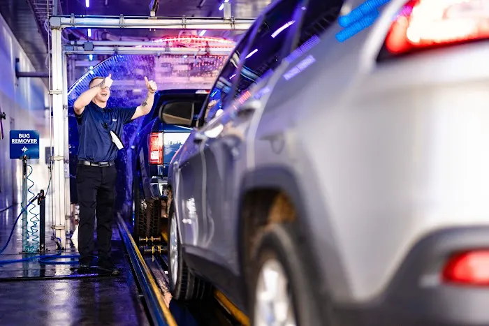 Mister Car Wash Picture 8