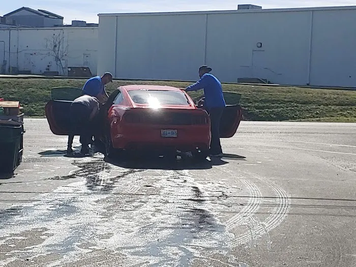 Smith Brothers Car Wash Picture 3