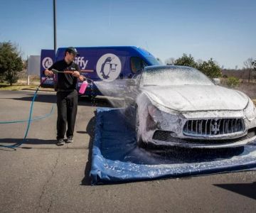 Mobile Vehicle Wash vs. Stationary: What Works Better in Urban Areas?