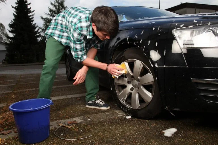 Should You Tip at a Vehicle Wash? An American Vehicle Owner’s Guide