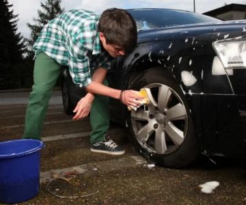 Should You Tip at a Vehicle Wash? An American Vehicle Owner’s Guide