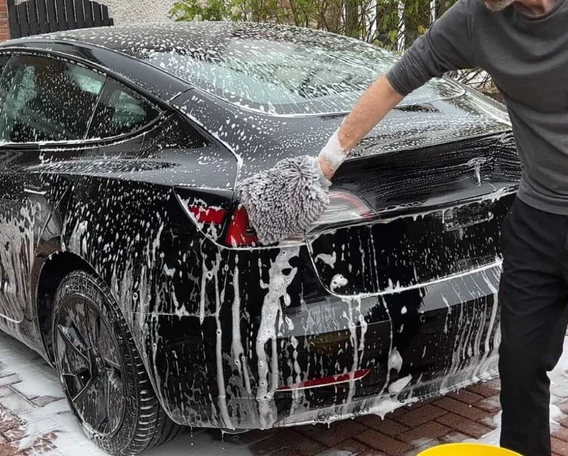 How to Wash a Black Vehicle Without Leaving Streaks - Expert Tips for a Streak-Free Shine