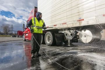 How to Wash Pickup Trucks with Extended Cargo Loads