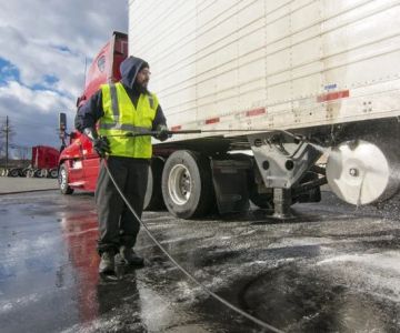 How to Wash Pickup Trucks with Extended Cargo Loads