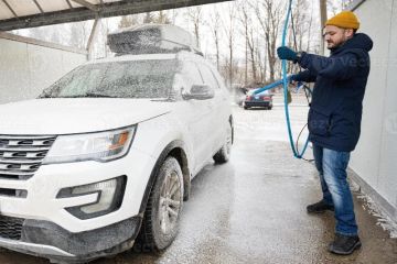 How to Wash SUVs with Large Roof Areas Properly
