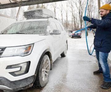 How to Wash SUVs with Large Roof Areas Properly