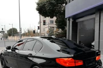 How to Wash Cars with High-Gloss Black Paintwork: A Complete Guide