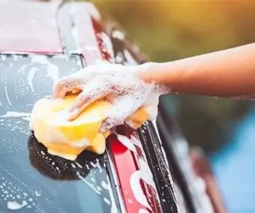 How to Wash a Car Quickly Before a Road Trip