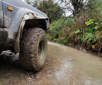 How to Wash a Car After Driving on Gravel Roads