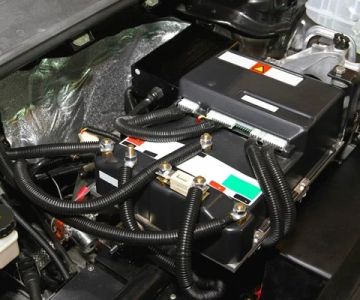 Best Practices for Cleaning Hybrid Car Interiors – Battery Area & More