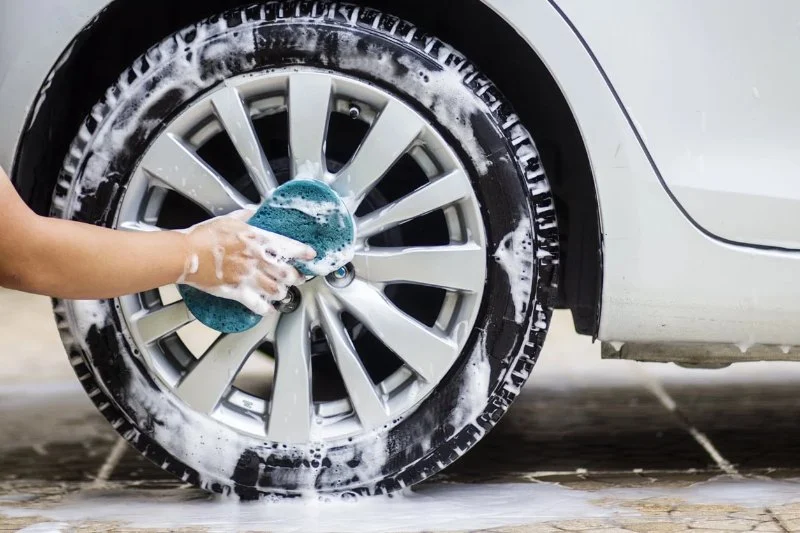 How to Wash Cars with Alloy Chrome Wheels | Gibby Car Wash