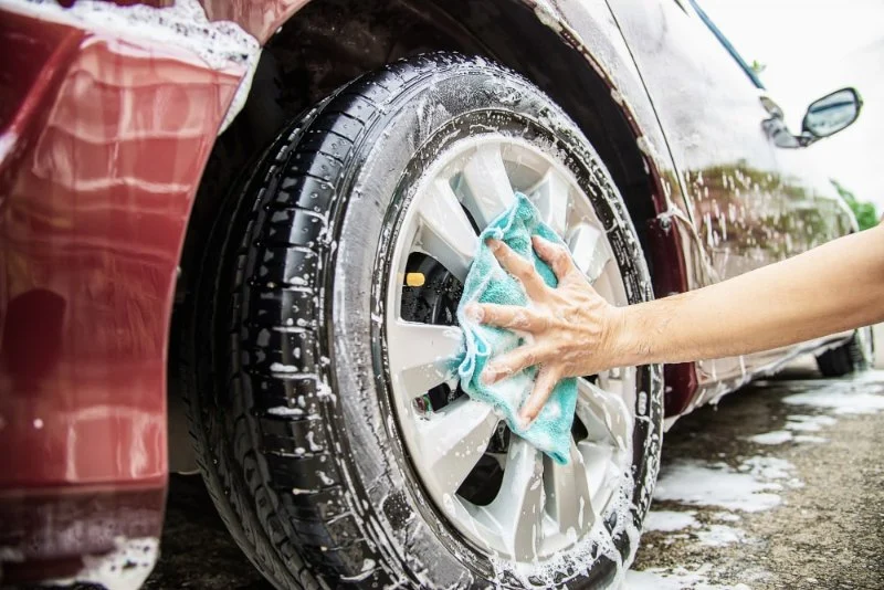 How to Wash Cars with Wide Tires and Mud Guards: Step-by-Step Guide
